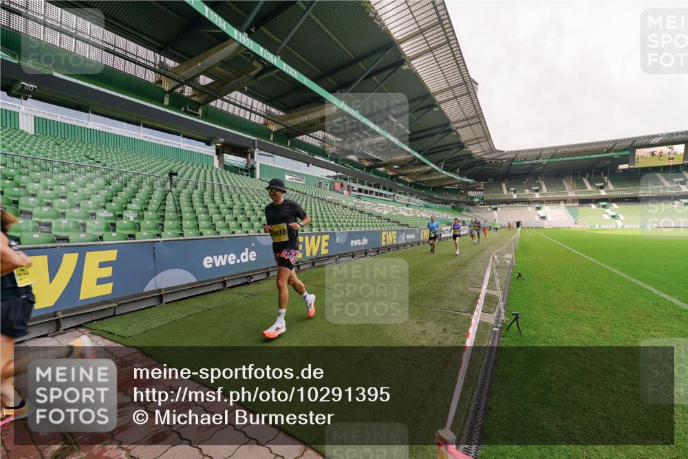 13.09.2026 - 21. swb-Marathon Bremen Michael Burmester http://msf.ph/oto/10291395 13.09.2026 10:24:51 Laufen im Stadion 10143, 10235, 10312, 10328, 10336, 10337, 10341, 10346, 10358, 10456, 10520, 10592, 10593, 10618, 10632, 10775, 10782, 10816, 10861, 10972, 10988, 11020, 11042, 11108, 11143, 11201, 11265, 11312, 11373, 11375, 11426, 11442, 11447, 11468, 11527, 11607, 11614, 11615, 11628, 11630, 11632, 11704, 11758, 11779, 11826, 11895, 11903, 11948, 12144, 12246, 12281, 12404, 12406, 12442, 12468, 12469, 12477, 12525, 13520, 13566, 13580, 13585, 13586, 10261 meine-sportfotos.de