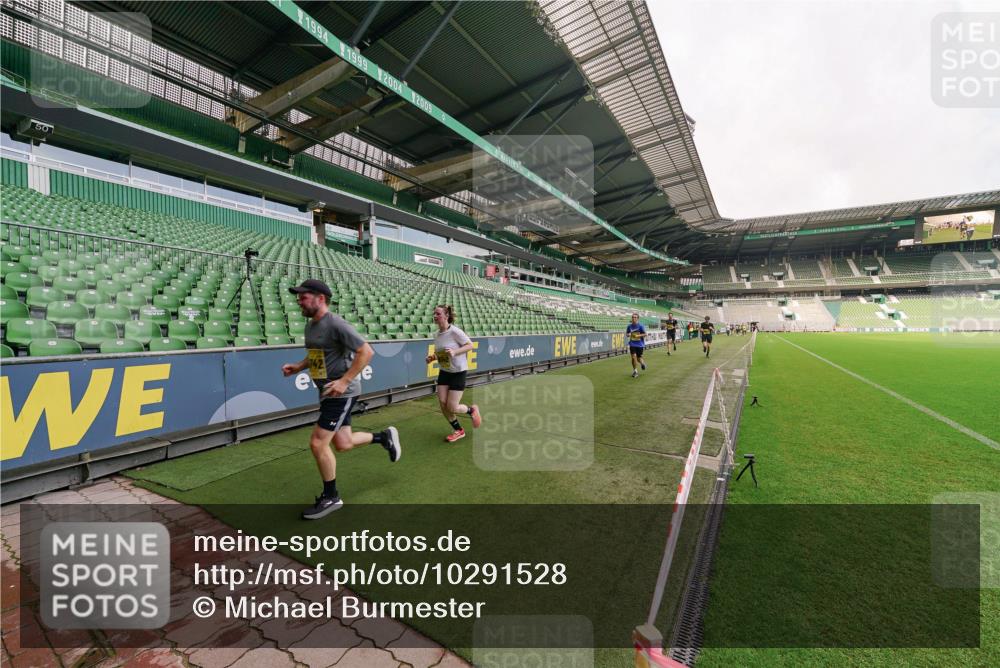 13.09.2026 - 21. swb-Marathon Bremen Michael Burmester http://msf.ph/oto/10291528 13.09.2026 10:25:34 Laufen im Stadion 10143, 10210, 10228, 10312, 10328, 10336, 10337, 10342, 10346, 10358, 10398, 10447, 10454, 10456, 10593, 10632, 10735, 10742, 10775, 10806, 10816, 10861, 10866, 10972, 10987, 10988, 11015, 11019, 11020, 11088, 11108, 11143, 11155, 11187, 11199, 11209, 11232, 11265, 11312, 11375, 11442, 11447, 11468, 11527, 11607, 11614, 11615, 11630, 11632, 11704, 11758, 11779, 11826, 11895, 11948, 12246, 12281, 12406, 12442, 12525, 13520, 13585 meine-sportfotos.de