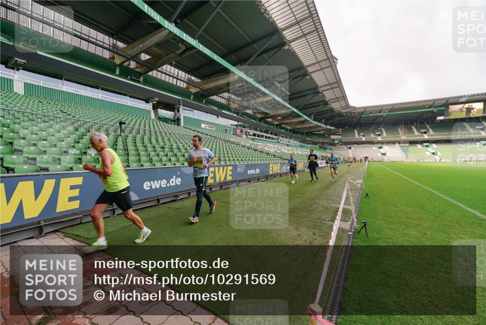13.09.2026 - 21. swb-Marathon Bremen Michael Burmester http://msf.ph/oto/10291569 13.09.2026 10:25:53 Laufen im Stadion 10143, 10210, 10214, 10228, 10312, 10318, 10328, 10336, 10337, 10342, 10346, 10352, 10358, 10398, 10436, 10445, 10447, 10454, 10456, 10536, 10593, 10632, 10735, 10742, 10775, 10806, 10807, 10816, 10861, 10866, 10987, 10988, 11015, 11019, 11020, 11088, 11108, 11130, 11135, 11155, 11187, 11199, 11209, 11232, 11265, 11279, 11312, 11375, 11442, 11447, 11468, 11527, 11607, 11614, 11615, 11630, 11632, 11704, 11758, 11826, 11948, 12281, 12406, 12525, 13585 meine-sportfotos.de