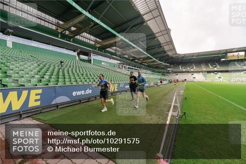 13.09.2026 - 21. swb-Marathon Bremen Michael Burmester http://msf.ph/oto/10291575 13.09.2026 10:25:55 Laufen im Stadion 10143, 10210, 10214, 10228, 10312, 10318, 10328, 10336, 10337, 10342, 10346, 10352, 10358, 10398, 10436, 10445, 10447, 10454, 10456, 10536, 10541, 10593, 10632, 10735, 10742, 10775, 10806, 10807, 10816, 10861, 10866, 10987, 10988, 11015, 11019, 11020, 11088, 11108, 11130, 11135, 11155, 11187, 11199, 11209, 11232, 11265, 11279, 11312, 11375, 11442, 11447, 11468, 11527, 11607, 11614, 11615, 11630, 11632, 11704, 11758, 11826, 11948, 12281, 12406, 12525, 13585 meine-sportfotos.de