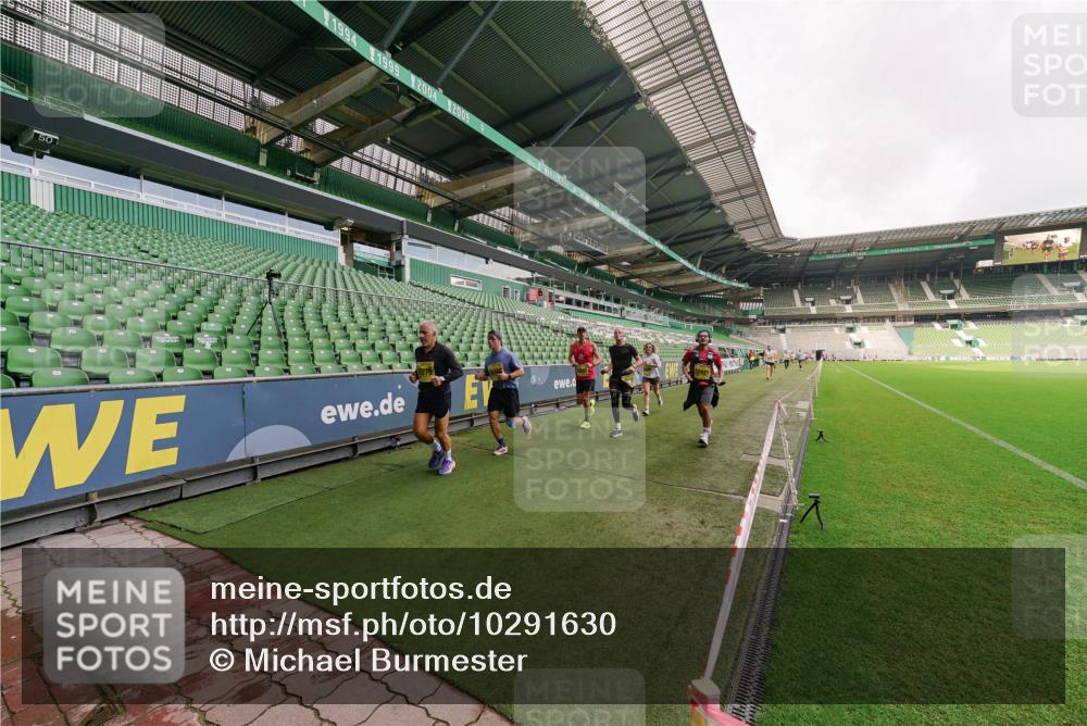 13.09.2026 - 21. swb-Marathon Bremen Michael Burmester http://msf.ph/oto/10291630 13.09.2026 10:26:09 Laufen im Stadion 10143, 10210, 10214, 10228, 10312, 10318, 10319, 10336, 10342, 10346, 10352, 10358, 10398, 10436, 10445, 10447, 10454, 10456, 10464, 10504, 10536, 10541, 10583, 10593, 10632, 10735, 10742, 10775, 10806, 10807, 10816, 10861, 10866, 10873, 10987, 10988, 10992, 11015, 11019, 11020, 11063, 11088, 11108, 11130, 11135, 11155, 11187, 11199, 11209, 11232, 11265, 11279, 11312, 11375, 11447, 11468, 11527, 11607, 11614, 11615, 11704, 11758, 11948, 12281, 12406 meine-sportfotos.de