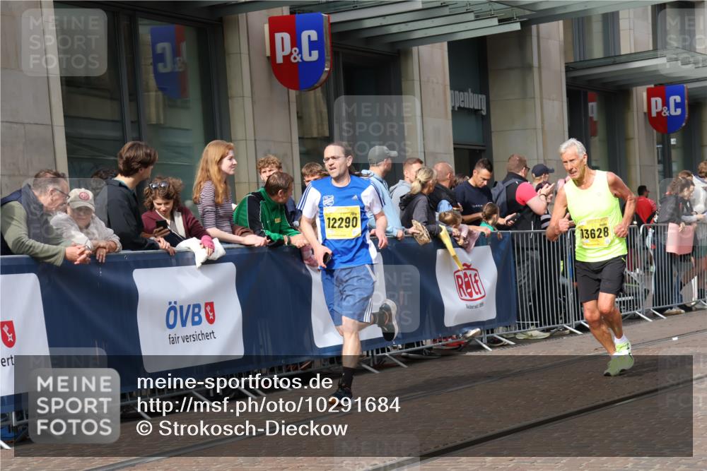 13.09.2026 - 21. swb-Marathon Bremen Strokosch-Dieckow http://msf.ph/oto/10291684 13.09.2026 10:45:31 Ziel 10436, 10464, 10541, 10583, 10987, 11015, 11063, 11279, 11559, 11762, 11845, 12033, 12069, 12087, 12556, 12557, 13532, 13595, 13628, 10143, 10318, 10352, 10398, 10536, 10866, 11020, 11088, 11209, 11232, 11396, 11478, 11695, 11749, 11835, 12054, 12290, 12355, 12475, 12534 meine-sportfotos.de