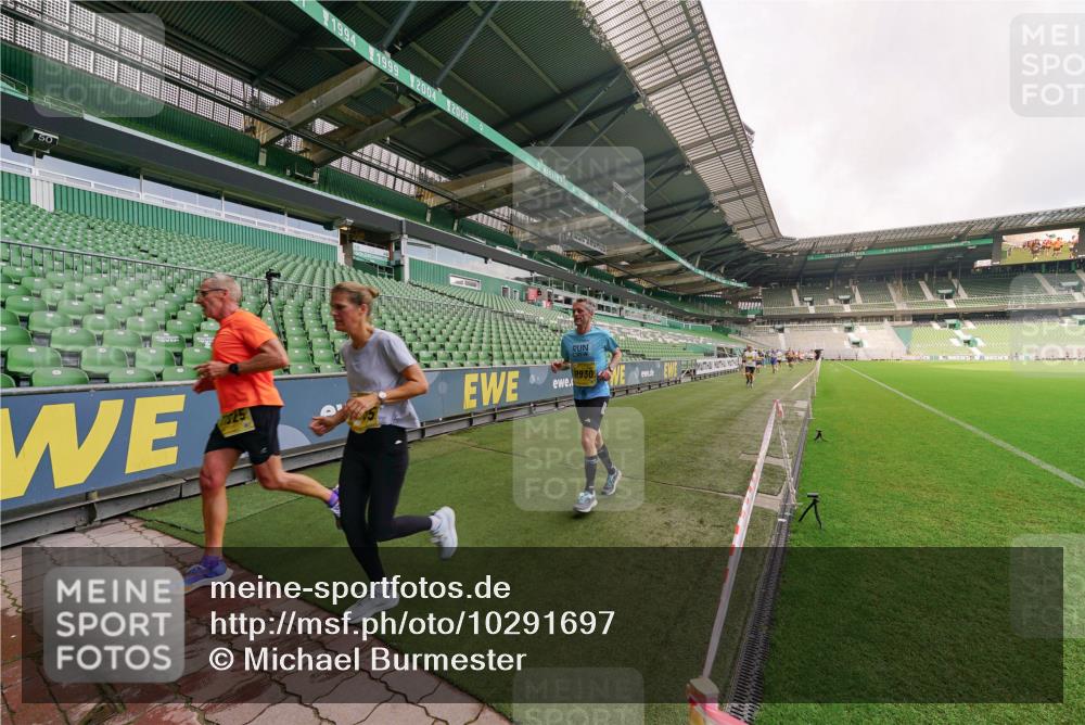 13.09.2026 - 21. swb-Marathon Bremen Michael Burmester http://msf.ph/oto/10291697 13.09.2026 10:26:21 Laufen im Stadion 10096, 10143, 10172, 10210, 10214, 10228, 10231, 10289, 10312, 10318, 10319, 10336, 10342, 10346, 10352, 10358, 10398, 10436, 10445, 10447, 10454, 10456, 10464, 10504, 10514, 10536, 10541, 10583, 10628, 10638, 10735, 10742, 10744, 10806, 10807, 10816, 10861, 10866, 10873, 10956, 10987, 10988, 10992, 11015, 11019, 11020, 11063, 11088, 11108, 11130, 11135, 11155, 11187, 11193, 11199, 11209, 11232, 11265, 11279, 11312, 11447, 11468, 11614, 11615, 11758, 11948 meine-sportfotos.de