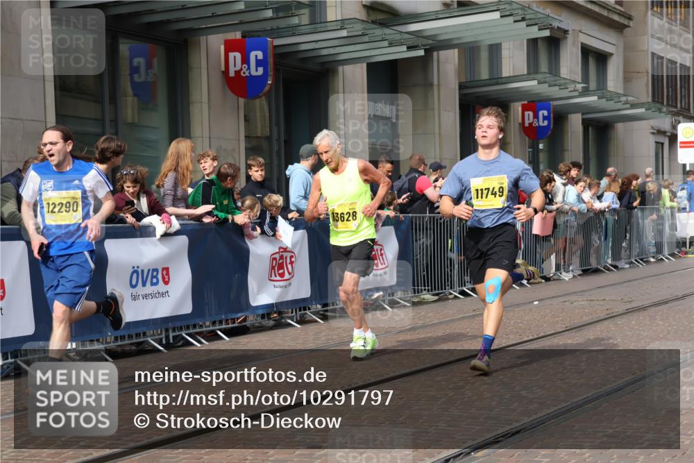13.09.2026 - 21. swb-Marathon Bremen Strokosch-Dieckow http://msf.ph/oto/10291797 13.09.2026 10:45:31 Ziel 10436, 10464, 10541, 10583, 10987, 11015, 11063, 11279, 11559, 11762, 11845, 12033, 12069, 12087, 12556, 12557, 13532, 13595, 13628, 10143, 10318, 10352, 10398, 10536, 10866, 11020, 11088, 11209, 11232, 11396, 11478, 11695, 11749, 11835, 12054, 12290, 12355, 12475, 12534 meine-sportfotos.de