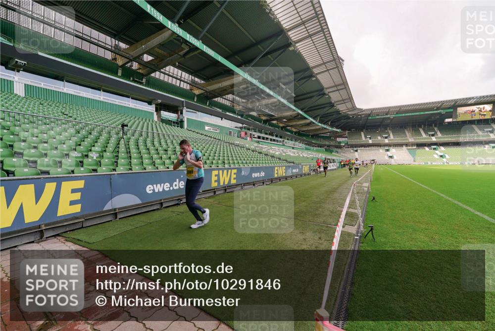 13.09.2026 - 21. swb-Marathon Bremen Michael Burmester http://msf.ph/oto/10291846 13.09.2026 10:26:50 Laufen im Stadion 10096, 10142, 10172, 10210, 10214, 10228, 10231, 10269, 10289, 10310, 10312, 10318, 10319, 10342, 10346, 10352, 10398, 10436, 10445, 10447, 10454, 10464, 10489, 10504, 10514, 10536, 10541, 10566, 10583, 10628, 10638, 10735, 10742, 10744, 10806, 10807, 10860, 10866, 10873, 10897, 10898, 10956, 10987, 10992, 11015, 11019, 11020, 11060, 11063, 11088, 11108, 11110, 11130, 11135, 11148, 11155, 11187, 11193, 11199, 11209, 11232, 11279, 11312, 11447, 11614 meine-sportfotos.de