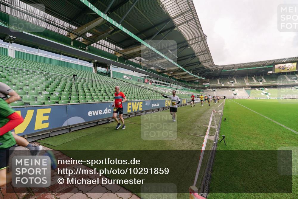 13.09.2026 - 21. swb-Marathon Bremen Michael Burmester http://msf.ph/oto/10291859 13.09.2026 10:26:56 Laufen im Stadion 10096, 10142, 10172, 10210, 10214, 10228, 10231, 10269, 10289, 10310, 10318, 10319, 10342, 10346, 10352, 10398, 10436, 10445, 10447, 10454, 10464, 10489, 10504, 10514, 10536, 10541, 10566, 10583, 10628, 10638, 10735, 10742, 10744, 10806, 10807, 10860, 10866, 10873, 10897, 10898, 10956, 10987, 10992, 11015, 11019, 11020, 11060, 11063, 11088, 11110, 11111, 11130, 11135, 11148, 11155, 11187, 11193, 11199, 11209, 11232, 11279, 11312, 11614 meine-sportfotos.de