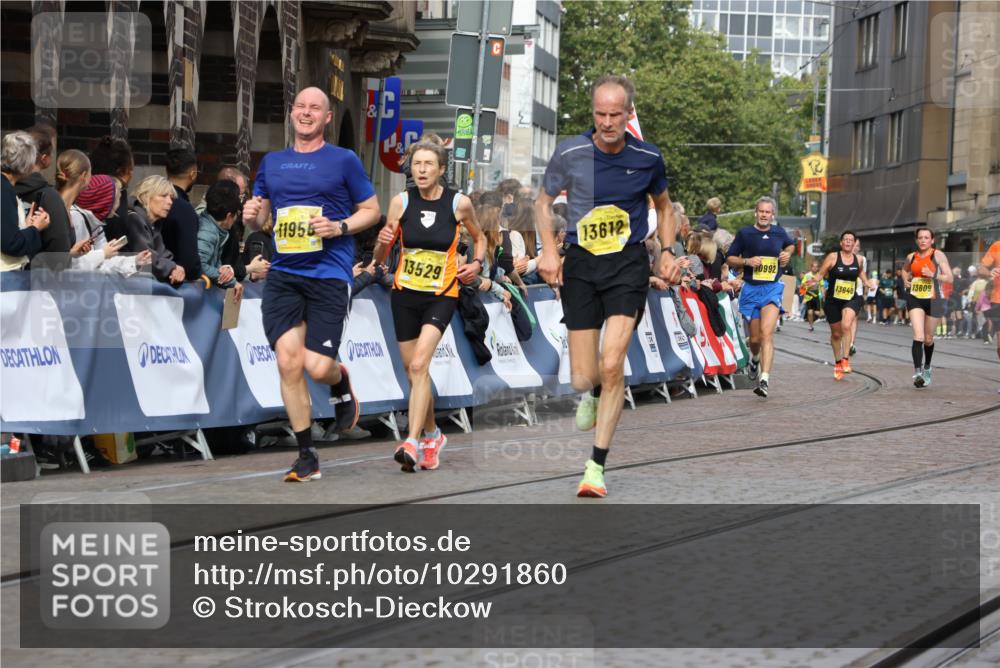 13.09.2026 - 21. swb-Marathon Bremen Strokosch-Dieckow http://msf.ph/oto/10291860 13.09.2026 10:46:09 Ziel 10436, 10464, 10541, 10987, 11015, 11063, 11279, 11559, 11762, 11845, 12033, 12069, 12087, 12556, 12557, 13532, 13595, 10228, 11706, 11925, 11926, 13609, 13640 meine-sportfotos.de