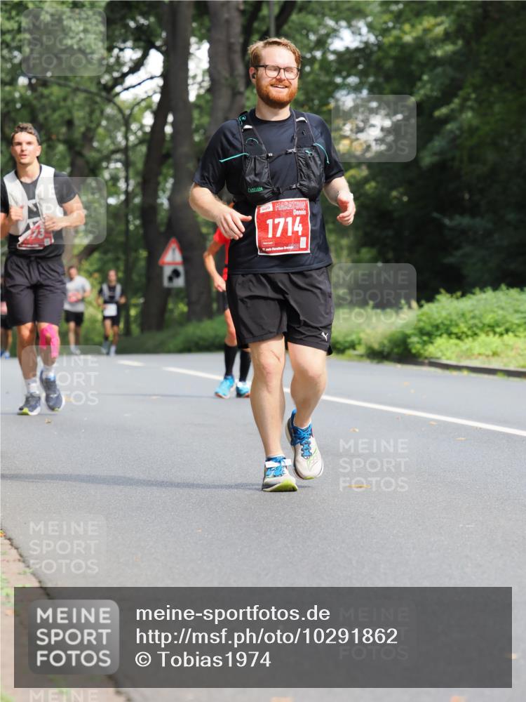 13.09.2026 - 21. swb-Marathon Bremen TobiasT http://msf.ph/oto/10291862 13.09.2026 12:37:32 Laufen 1714 meine-sportfotos.de