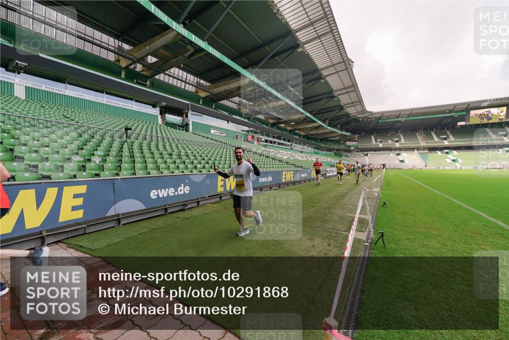 13.09.2026 - 21. swb-Marathon Bremen Michael Burmester http://msf.ph/oto/10291868 13.09.2026 10:26:57 Laufen im Stadion 10096, 10142, 10172, 10210, 10214, 10228, 10231, 10269, 10289, 10310, 10318, 10319, 10342, 10346, 10352, 10398, 10436, 10445, 10447, 10454, 10464, 10489, 10504, 10514, 10536, 10541, 10566, 10583, 10628, 10638, 10735, 10742, 10744, 10806, 10807, 10860, 10866, 10873, 10897, 10898, 10956, 10987, 10992, 11015, 11019, 11020, 11060, 11063, 11088, 11110, 11111, 11130, 11135, 11148, 11155, 11187, 11193, 11199, 11209, 11232, 11279, 11312, 11614 meine-sportfotos.de