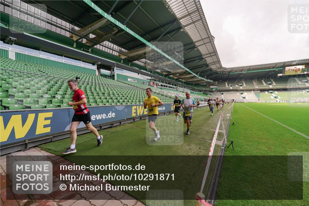 13.09.2026 - 21. swb-Marathon Bremen Michael Burmester http://msf.ph/oto/10291871 13.09.2026 10:27:01 Laufen im Stadion 10096, 10142, 10172, 10210, 10214, 10228, 10231, 10269, 10289, 10310, 10318, 10319, 10342, 10346, 10352, 10398, 10436, 10445, 10447, 10454, 10464, 10489, 10504, 10514, 10536, 10541, 10566, 10583, 10628, 10638, 10735, 10742, 10744, 10806, 10807, 10846, 10860, 10866, 10873, 10897, 10898, 10956, 10987, 10992, 11015, 11019, 11060, 11063, 11076, 11088, 11110, 11111, 11130, 11135, 11148, 11155, 11187, 11193, 11199, 11209, 11232, 11279, 11312, 11614 meine-sportfotos.de
