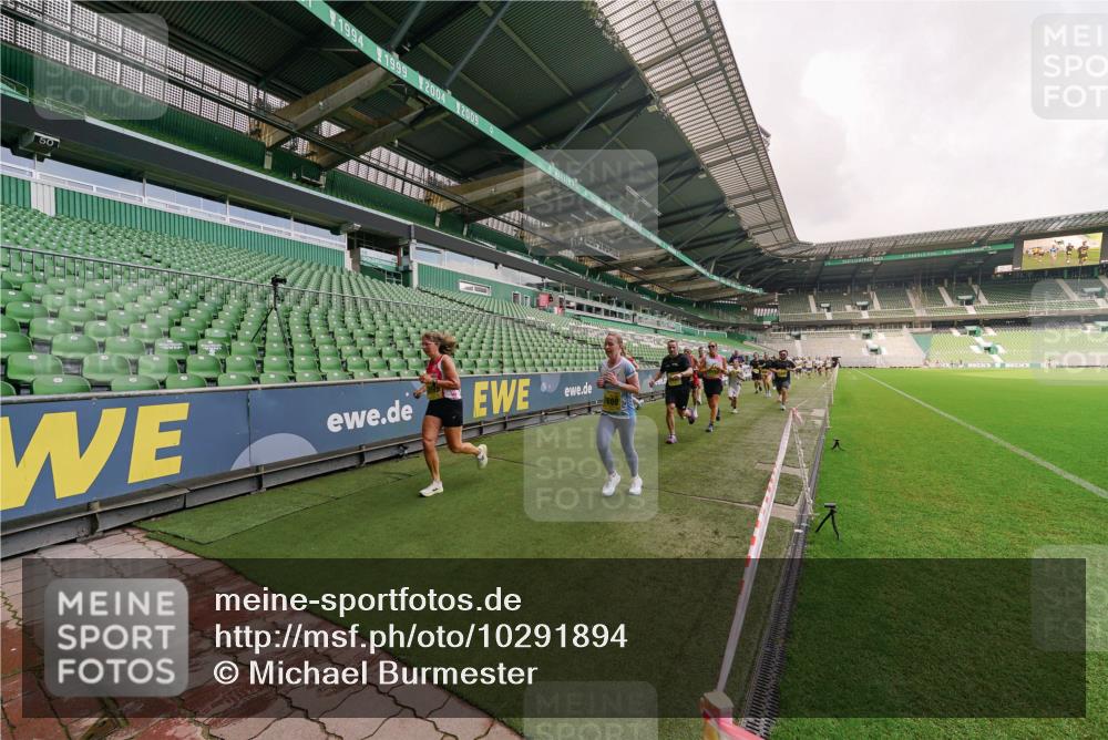 13.09.2026 - 21. swb-Marathon Bremen Michael Burmester http://msf.ph/oto/10291894 13.09.2026 10:27:04 Laufen im Stadion 10096, 10142, 10172, 10210, 10214, 10223, 10228, 10231, 10269, 10289, 10310, 10318, 10319, 10342, 10352, 10398, 10436, 10445, 10447, 10454, 10464, 10489, 10504, 10514, 10536, 10541, 10566, 10583, 10628, 10638, 10735, 10742, 10744, 10806, 10807, 10846, 10860, 10866, 10873, 10897, 10898, 10956, 10987, 10992, 11015, 11019, 11060, 11063, 11076, 11088, 11110, 11111, 11130, 11135, 11148, 11155, 11187, 11193, 11199, 11209, 11232, 11279 meine-sportfotos.de