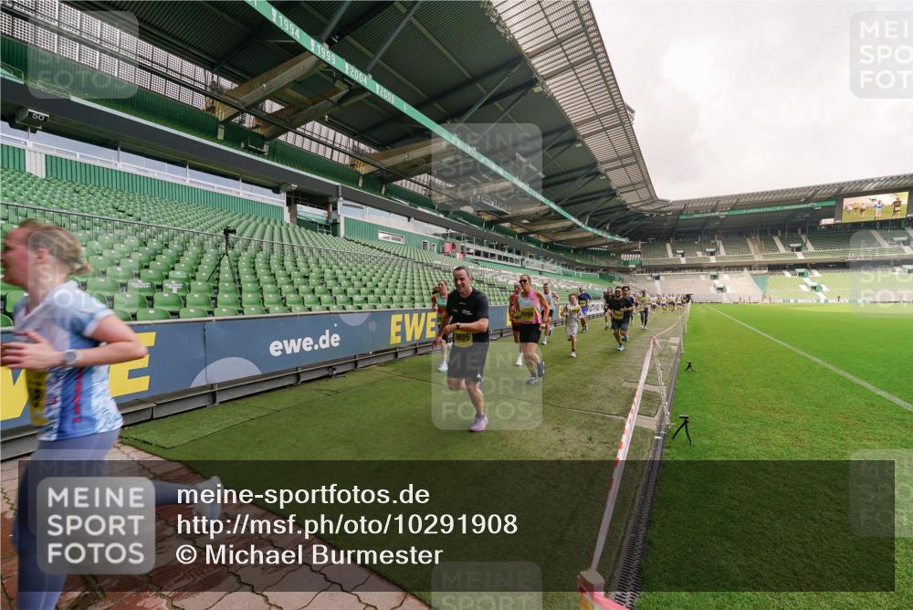 13.09.2026 - 21. swb-Marathon Bremen Michael Burmester http://msf.ph/oto/10291908 13.09.2026 10:27:05 Laufen im Stadion 10096, 10142, 10172, 10210, 10214, 10223, 10228, 10231, 10269, 10289, 10310, 10318, 10319, 10342, 10352, 10398, 10436, 10445, 10447, 10454, 10464, 10489, 10504, 10514, 10536, 10541, 10566, 10583, 10628, 10638, 10735, 10742, 10744, 10806, 10807, 10846, 10860, 10866, 10873, 10897, 10898, 10956, 10987, 10992, 11015, 11019, 11060, 11063, 11076, 11088, 11110, 11111, 11130, 11135, 11148, 11155, 11187, 11193, 11199, 11209, 11232, 11279 meine-sportfotos.de