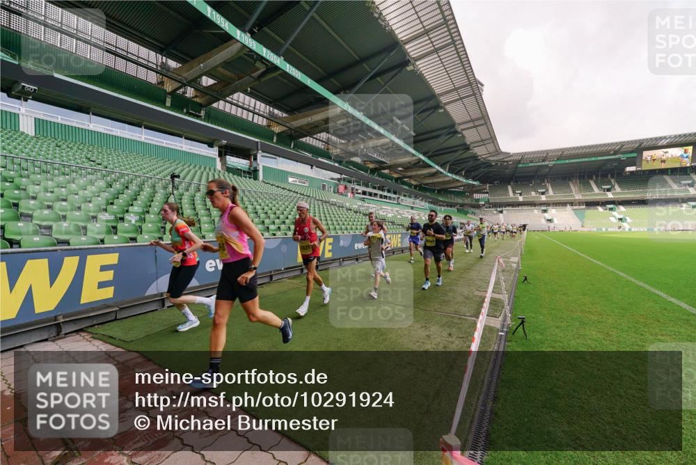 13.09.2026 - 21. swb-Marathon Bremen Michael Burmester http://msf.ph/oto/10291924 13.09.2026 10:27:07 Laufen im Stadion 10096, 10142, 10172, 10210, 10214, 10223, 10228, 10231, 10269, 10289, 10310, 10318, 10319, 10342, 10352, 10393, 10398, 10436, 10445, 10447, 10454, 10464, 10489, 10504, 10514, 10536, 10541, 10566, 10583, 10628, 10638, 10735, 10742, 10744, 10806, 10807, 10846, 10860, 10866, 10873, 10897, 10898, 10956, 10987, 10992, 11015, 11019, 11060, 11063, 11076, 11088, 11110, 11111, 11130, 11135, 11148, 11155, 11187, 11193, 11199, 11209, 11232, 11279 meine-sportfotos.de