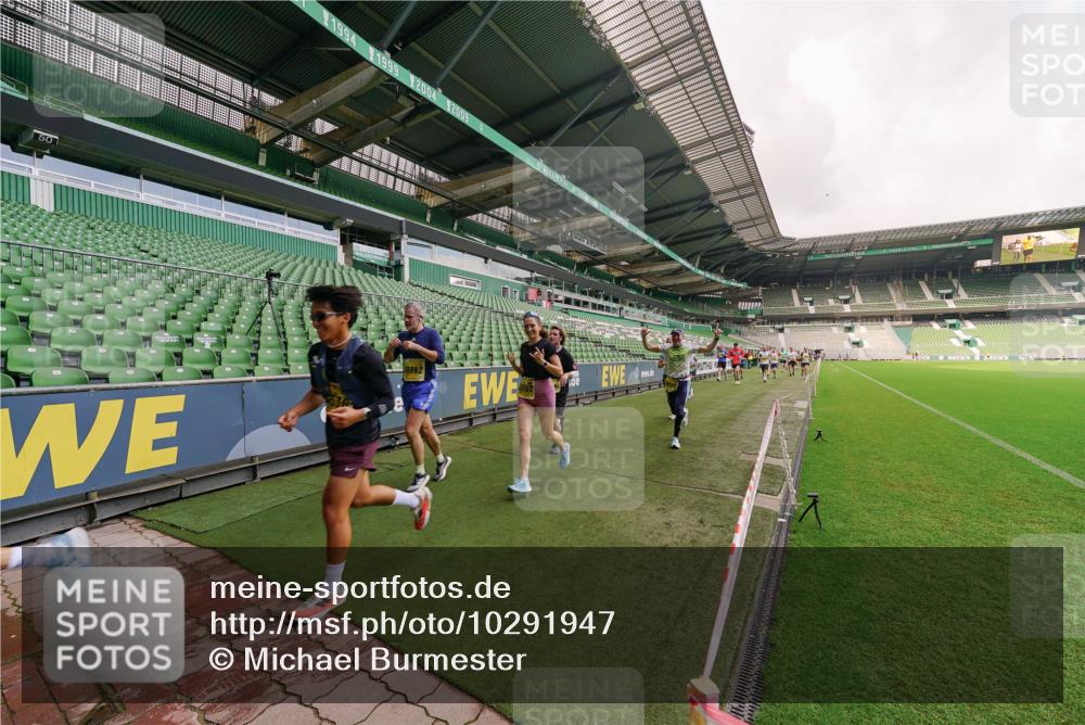 13.09.2026 - 21. swb-Marathon Bremen Michael Burmester http://msf.ph/oto/10291947 13.09.2026 10:27:09 Laufen im Stadion 10096, 10142, 10172, 10210, 10214, 10223, 10228, 10231, 10269, 10289, 10293, 10310, 10318, 10319, 10342, 10352, 10393, 10398, 10436, 10445, 10447, 10454, 10464, 10489, 10504, 10514, 10536, 10541, 10566, 10583, 10628, 10638, 10735, 10744, 10806, 10807, 10846, 10860, 10866, 10873, 10897, 10898, 10917, 10956, 10987, 10992, 11015, 11019, 11060, 11063, 11076, 11088, 11110, 11111, 11130, 11135, 11148, 11155, 11187, 11193, 11199, 11209, 11232, 11279 meine-sportfotos.de