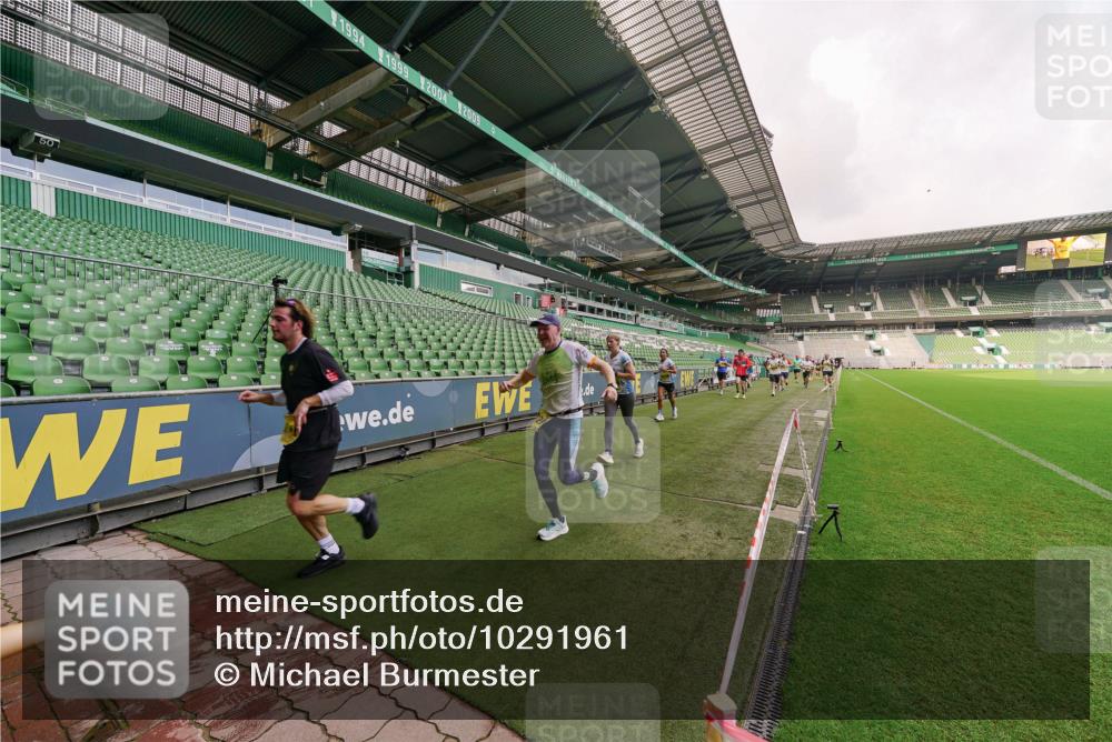 13.09.2026 - 21. swb-Marathon Bremen Michael Burmester http://msf.ph/oto/10291961 13.09.2026 10:27:10 Laufen im Stadion 10096, 10142, 10172, 10210, 10214, 10223, 10228, 10231, 10269, 10289, 10293, 10310, 10318, 10319, 10342, 10352, 10393, 10398, 10436, 10445, 10447, 10454, 10464, 10489, 10504, 10514, 10536, 10541, 10566, 10583, 10628, 10638, 10735, 10744, 10806, 10807, 10846, 10860, 10866, 10873, 10897, 10898, 10917, 10956, 10987, 10992, 11015, 11019, 11060, 11063, 11076, 11088, 11110, 11111, 11130, 11135, 11148, 11155, 11187, 11193, 11199, 11209, 11232, 11279 meine-sportfotos.de