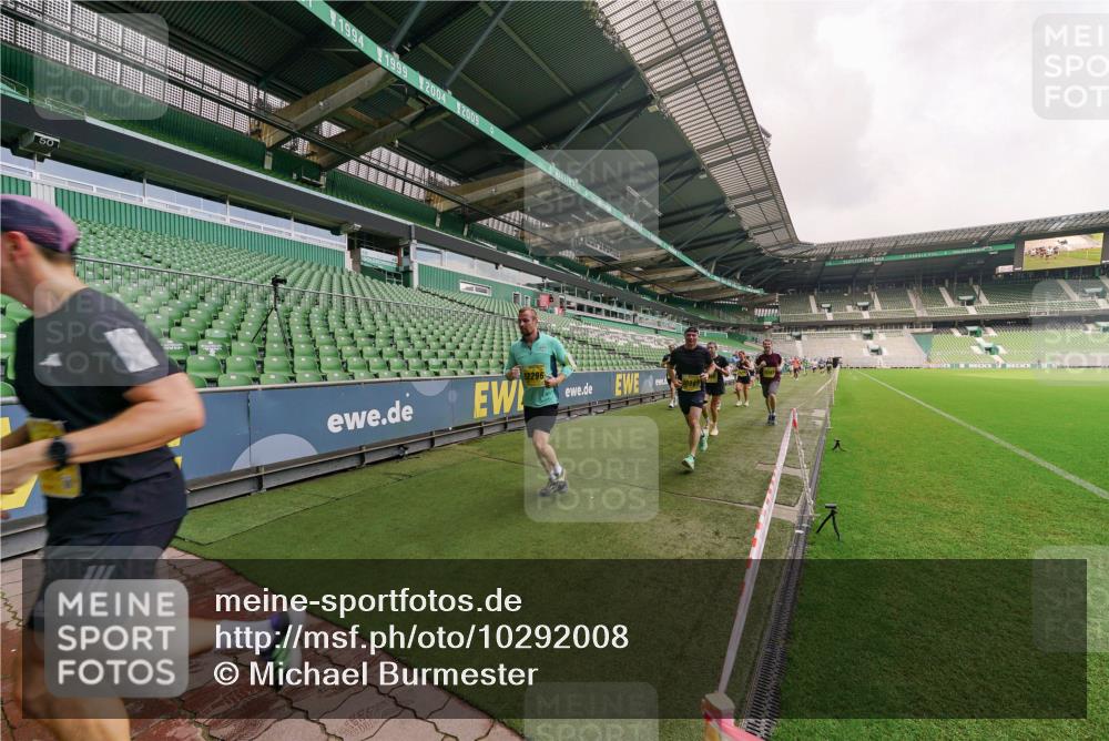 13.09.2026 - 21. swb-Marathon Bremen Michael Burmester http://msf.ph/oto/10292008 13.09.2026 10:27:20 Laufen im Stadion 10096, 10142, 10172, 10189, 10210, 10214, 10223, 10228, 10231, 10269, 10289, 10293, 10310, 10318, 10319, 10329, 10352, 10393, 10398, 10436, 10445, 10447, 10454, 10464, 10489, 10504, 10508, 10514, 10536, 10541, 10566, 10583, 10594, 10628, 10638, 10735, 10744, 10806, 10807, 10846, 10860, 10866, 10873, 10897, 10898, 10917, 10956, 10987, 10992, 11015, 11060, 11063, 11076, 11110, 11111, 11130, 11135, 11148, 11155, 11187, 11193, 11199, 11209, 11232, 11279 meine-sportfotos.de