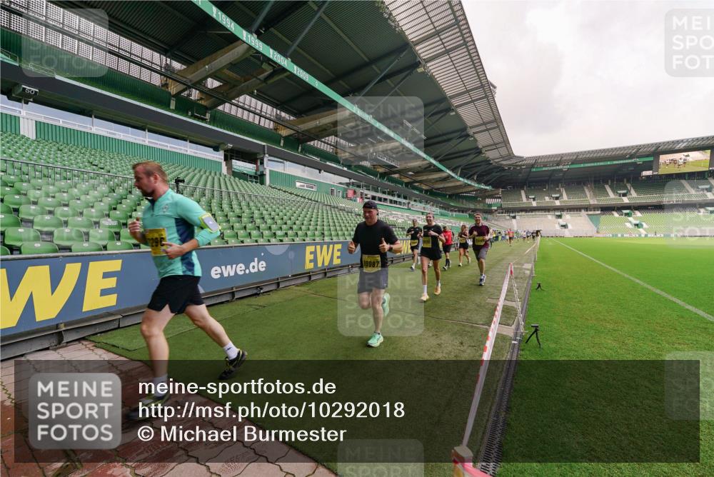 13.09.2026 - 21. swb-Marathon Bremen Michael Burmester http://msf.ph/oto/10292018 13.09.2026 10:27:21 Laufen im Stadion 10096, 10142, 10172, 10189, 10210, 10214, 10223, 10228, 10231, 10269, 10289, 10293, 10310, 10318, 10319, 10329, 10352, 10393, 10398, 10436, 10445, 10447, 10454, 10464, 10489, 10504, 10508, 10514, 10536, 10541, 10566, 10583, 10594, 10628, 10638, 10735, 10744, 10806, 10807, 10846, 10860, 10866, 10873, 10897, 10898, 10917, 10956, 10987, 10992, 11015, 11060, 11063, 11076, 11110, 11111, 11130, 11135, 11148, 11155, 11187, 11193, 11199, 11209, 11232, 11279 meine-sportfotos.de