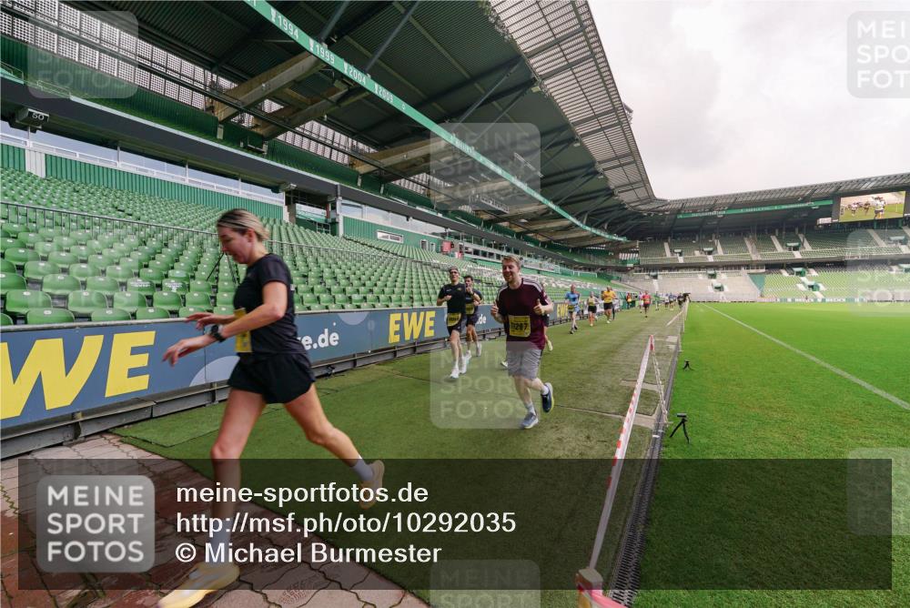 13.09.2026 - 21. swb-Marathon Bremen Michael Burmester http://msf.ph/oto/10292035 13.09.2026 10:27:22 Laufen im Stadion 10096, 10142, 10172, 10189, 10210, 10214, 10223, 10228, 10231, 10269, 10289, 10293, 10310, 10318, 10319, 10329, 10352, 10393, 10398, 10436, 10445, 10447, 10454, 10464, 10489, 10504, 10508, 10514, 10536, 10541, 10566, 10583, 10594, 10628, 10638, 10735, 10744, 10806, 10807, 10814, 10846, 10860, 10866, 10873, 10897, 10898, 10917, 10956, 10987, 10992, 11015, 11060, 11063, 11076, 11110, 11111, 11130, 11135, 11148, 11155, 11187, 11193, 11199, 11209, 11232, 11279 meine-sportfotos.de