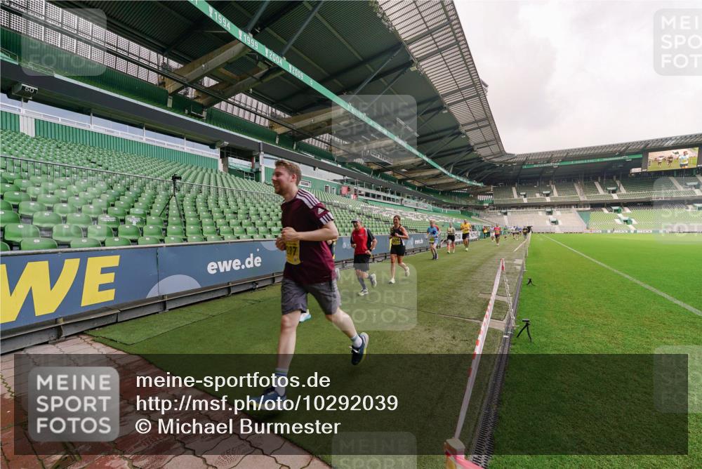 13.09.2026 - 21. swb-Marathon Bremen Michael Burmester http://msf.ph/oto/10292039 13.09.2026 10:27:23 Laufen im Stadion 10096, 10142, 10172, 10189, 10210, 10214, 10223, 10228, 10231, 10269, 10289, 10293, 10310, 10318, 10319, 10329, 10352, 10393, 10398, 10436, 10445, 10447, 10454, 10464, 10489, 10504, 10508, 10514, 10536, 10541, 10566, 10583, 10594, 10628, 10638, 10735, 10744, 10806, 10807, 10814, 10846, 10860, 10866, 10873, 10897, 10898, 10917, 10956, 10992, 11015, 11060, 11063, 11076, 11110, 11111, 11130, 11135, 11148, 11155, 11187, 11193, 11199, 11209, 11232, 11279 meine-sportfotos.de