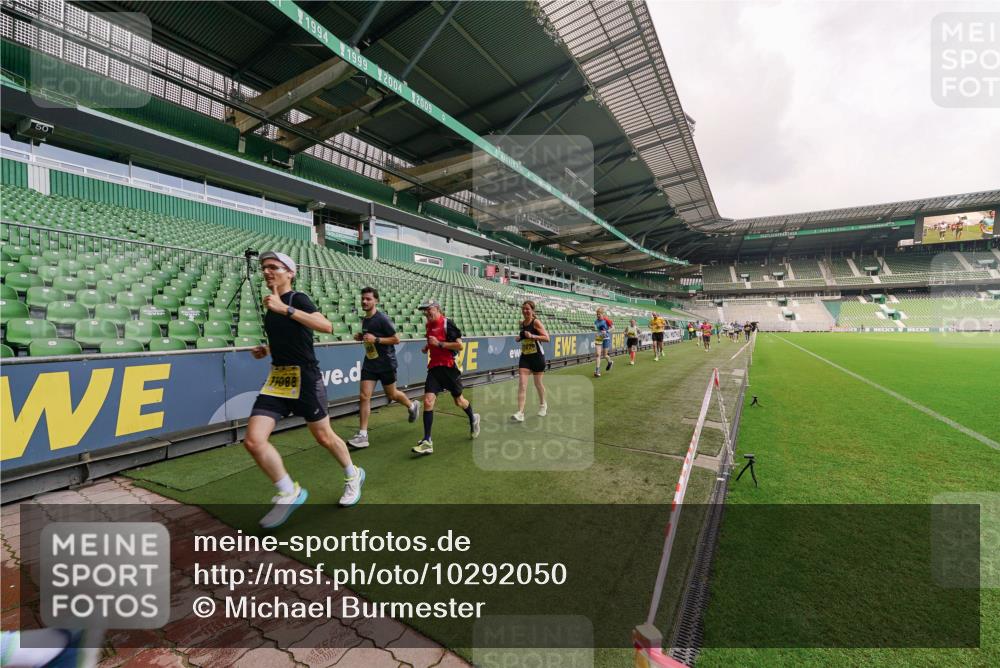 13.09.2026 - 21. swb-Marathon Bremen Michael Burmester http://msf.ph/oto/10292050 13.09.2026 10:27:23 Laufen im Stadion 10096, 10142, 10172, 10189, 10210, 10214, 10223, 10228, 10231, 10269, 10289, 10293, 10310, 10318, 10319, 10329, 10352, 10393, 10398, 10436, 10445, 10447, 10454, 10464, 10489, 10504, 10508, 10514, 10536, 10541, 10566, 10583, 10594, 10628, 10638, 10735, 10744, 10806, 10807, 10814, 10846, 10860, 10866, 10873, 10897, 10898, 10917, 10956, 10992, 11015, 11060, 11063, 11076, 11110, 11111, 11130, 11135, 11148, 11155, 11187, 11193, 11199, 11209, 11232, 11279 meine-sportfotos.de