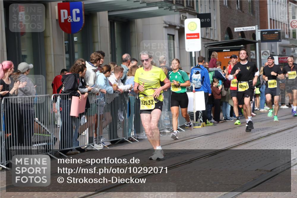 13.09.2026 - 21. swb-Marathon Bremen Strokosch-Dieckow http://msf.ph/oto/10292071 13.09.2026 10:45:33 Ziel 10436, 10464, 10541, 10583, 10987, 11015, 11063, 11279, 11559, 11762, 11845, 11956, 12033, 12069, 12087, 12556, 12557, 13532, 13595, 13612, 13628, 10143, 10318, 10352, 10398, 10536, 10583, 10866, 11088, 11209, 11232, 11396, 11478, 11695, 11749, 11835, 12054, 12290, 12355, 12475, 12534, 13628 meine-sportfotos.de