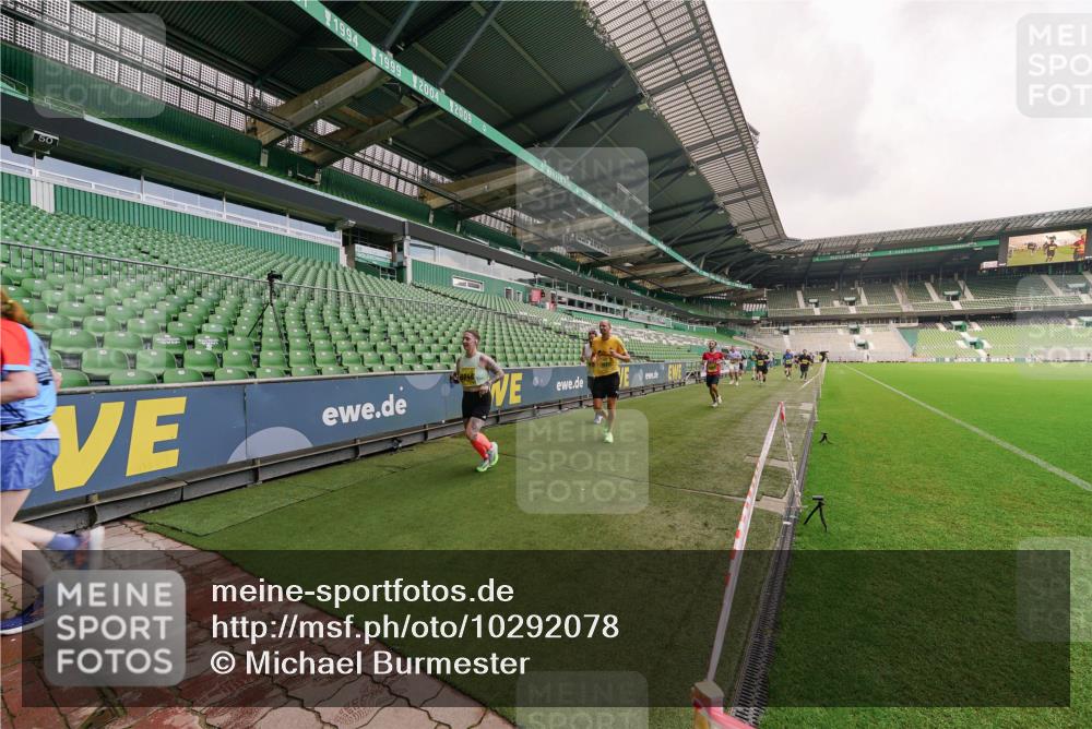 13.09.2026 - 21. swb-Marathon Bremen Michael Burmester http://msf.ph/oto/10292078 13.09.2026 10:27:27 Laufen im Stadion 10096, 10142, 10172, 10189, 10210, 10214, 10223, 10228, 10231, 10269, 10270, 10289, 10293, 10310, 10318, 10319, 10329, 10352, 10393, 10436, 10445, 10447, 10454, 10464, 10489, 10504, 10508, 10514, 10536, 10541, 10566, 10583, 10594, 10628, 10638, 10735, 10744, 10807, 10814, 10846, 10860, 10866, 10873, 10897, 10898, 10917, 10956, 10992, 11015, 11060, 11063, 11076, 11092, 11110, 11111, 11130, 11135, 11148, 11155, 11187, 11193, 11199, 11209, 11232, 11279 meine-sportfotos.de