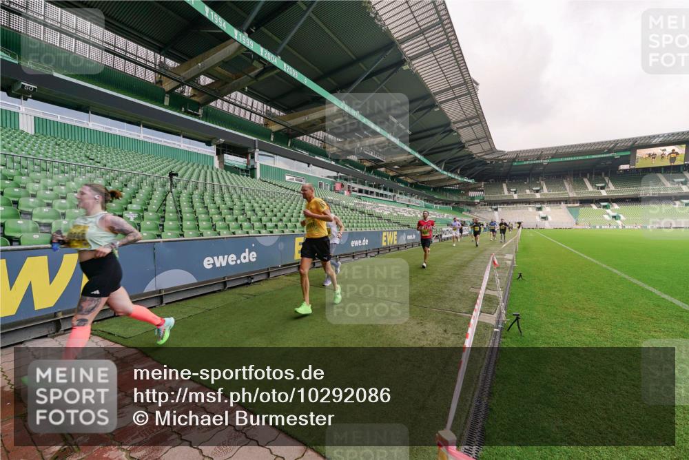 13.09.2026 - 21. swb-Marathon Bremen Michael Burmester http://msf.ph/oto/10292086 13.09.2026 10:27:28 Laufen im Stadion 10096, 10142, 10172, 10189, 10210, 10214, 10223, 10228, 10231, 10269, 10270, 10289, 10293, 10310, 10318, 10319, 10329, 10352, 10393, 10436, 10445, 10447, 10454, 10464, 10489, 10504, 10508, 10514, 10536, 10541, 10566, 10583, 10594, 10628, 10638, 10735, 10744, 10807, 10814, 10846, 10860, 10866, 10873, 10897, 10898, 10917, 10956, 10992, 11015, 11060, 11063, 11076, 11092, 11110, 11111, 11130, 11135, 11148, 11155, 11187, 11193, 11199, 11209, 11232, 11279 meine-sportfotos.de