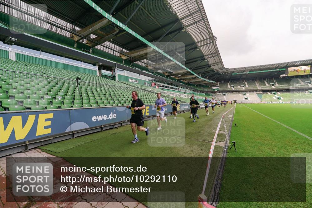 13.09.2026 - 21. swb-Marathon Bremen Michael Burmester http://msf.ph/oto/10292110 13.09.2026 10:27:32 Laufen im Stadion 10096, 10142, 10172, 10189, 10210, 10214, 10223, 10228, 10231, 10269, 10270, 10289, 10293, 10310, 10318, 10319, 10329, 10352, 10393, 10436, 10445, 10447, 10464, 10489, 10504, 10508, 10514, 10536, 10541, 10566, 10583, 10594, 10628, 10638, 10735, 10744, 10770, 10807, 10814, 10846, 10860, 10866, 10873, 10897, 10898, 10917, 10956, 10992, 11015, 11060, 11063, 11076, 11092, 11110, 11111, 11130, 11135, 11148, 11155, 11193, 11199, 11209, 11232, 11279 meine-sportfotos.de