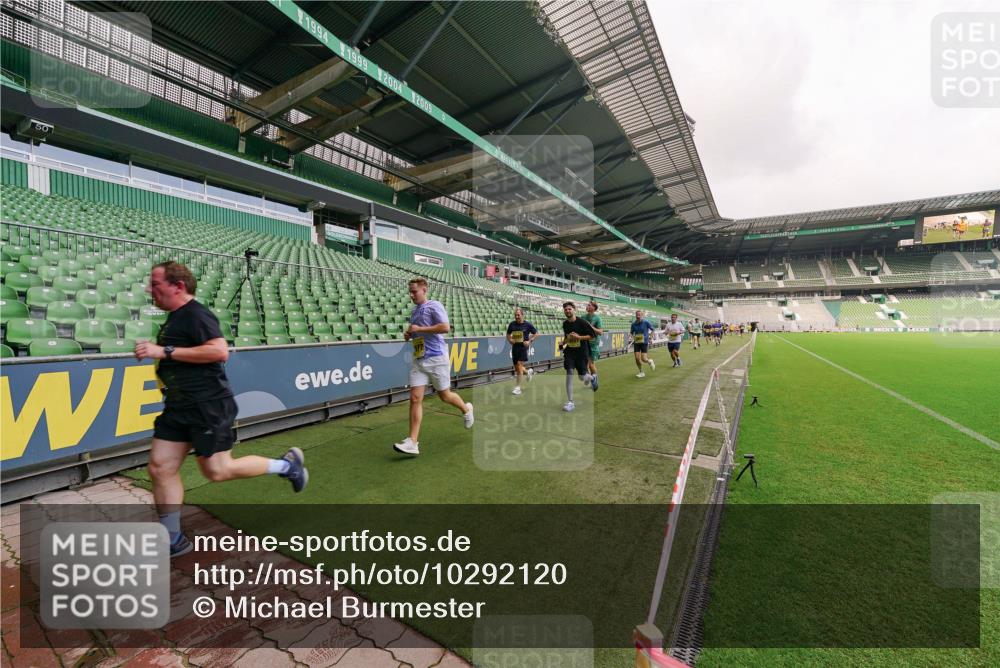 13.09.2026 - 21. swb-Marathon Bremen Michael Burmester http://msf.ph/oto/10292120 13.09.2026 10:27:33 Laufen im Stadion 10096, 10142, 10172, 10189, 10210, 10214, 10223, 10228, 10231, 10269, 10270, 10289, 10293, 10310, 10318, 10319, 10329, 10352, 10393, 10436, 10445, 10447, 10464, 10489, 10504, 10508, 10514, 10536, 10541, 10566, 10583, 10594, 10628, 10638, 10735, 10744, 10770, 10807, 10814, 10846, 10860, 10866, 10873, 10897, 10898, 10917, 10956, 10992, 11015, 11060, 11063, 11076, 11092, 11110, 11111, 11130, 11135, 11148, 11155, 11193, 11199, 11209, 11232, 11279 meine-sportfotos.de