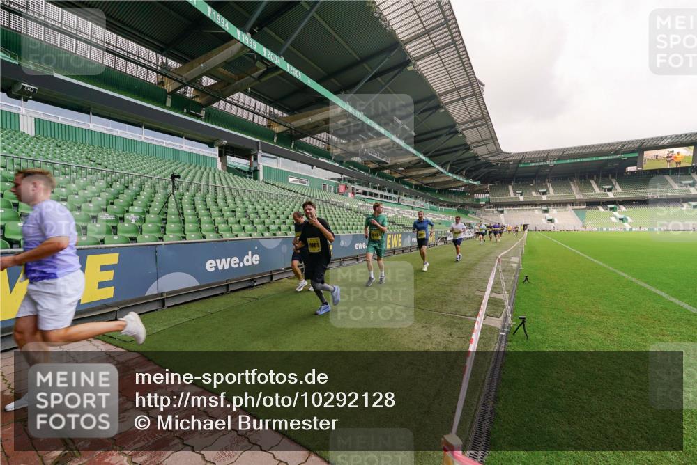 13.09.2026 - 21. swb-Marathon Bremen Michael Burmester http://msf.ph/oto/10292128 13.09.2026 10:27:34 Laufen im Stadion 10096, 10142, 10172, 10189, 10210, 10214, 10223, 10228, 10231, 10269, 10270, 10289, 10293, 10310, 10318, 10319, 10329, 10352, 10393, 10436, 10445, 10447, 10464, 10489, 10504, 10508, 10514, 10536, 10541, 10566, 10583, 10594, 10628, 10638, 10735, 10744, 10770, 10807, 10814, 10846, 10860, 10866, 10873, 10897, 10898, 10917, 10956, 10992, 11015, 11060, 11063, 11076, 11092, 11110, 11111, 11130, 11135, 11148, 11155, 11193, 11199, 11209, 11232, 11279 meine-sportfotos.de