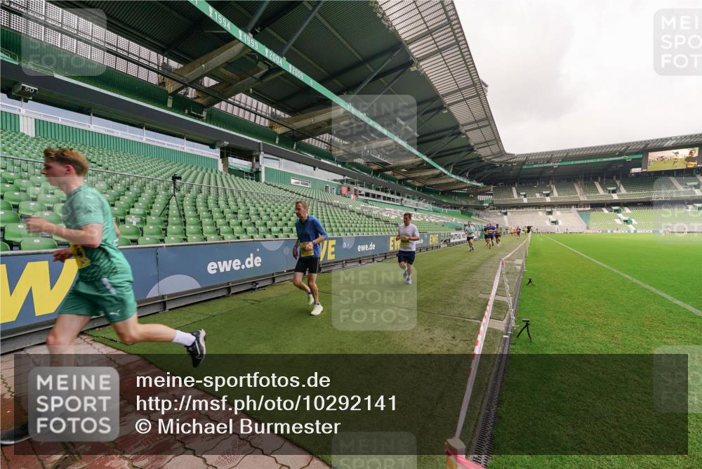 13.09.2026 - 21. swb-Marathon Bremen Michael Burmester http://msf.ph/oto/10292141 13.09.2026 10:27:35 Laufen im Stadion 10096, 10142, 10172, 10189, 10210, 10214, 10223, 10231, 10269, 10270, 10289, 10293, 10310, 10318, 10319, 10329, 10352, 10393, 10436, 10445, 10447, 10464, 10489, 10504, 10508, 10514, 10536, 10541, 10566, 10583, 10594, 10628, 10638, 10735, 10744, 10770, 10807, 10814, 10846, 10860, 10866, 10873, 10897, 10898, 10917, 10956, 10992, 11015, 11060, 11063, 11076, 11092, 11110, 11111, 11130, 11135, 11148, 11155, 11193, 11199, 11209, 11232, 11279 meine-sportfotos.de