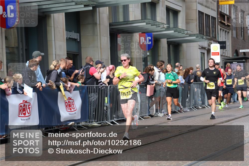 13.09.2026 - 21. swb-Marathon Bremen Strokosch-Dieckow http://msf.ph/oto/10292186 13.09.2026 10:45:35 Ziel 10436, 10464, 10987, 11015, 11063, 11279, 11559, 11762, 11845, 11956, 12033, 12069, 12087, 12556, 12557, 13529, 13532, 13595, 13612, 10318, 10352, 10398, 10536, 10541, 10583, 11088, 11209, 11232, 11478, 11695, 11749, 11835, 12054, 12290, 12355, 12475, 12534, 13532, 13628 meine-sportfotos.de
