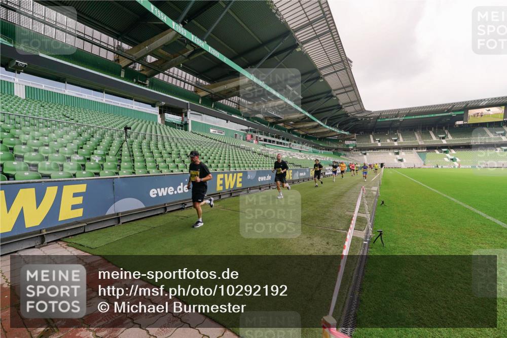 13.09.2026 - 21. swb-Marathon Bremen Michael Burmester http://msf.ph/oto/10292192 13.09.2026 10:27:46 Laufen im Stadion 10096, 10142, 10172, 10189, 10214, 10223, 10231, 10269, 10270, 10289, 10293, 10294, 10310, 10316, 10318, 10319, 10329, 10352, 10393, 10436, 10445, 10464, 10489, 10504, 10508, 10514, 10536, 10538, 10541, 10544, 10566, 10583, 10594, 10628, 10638, 10655, 10709, 10744, 10770, 10807, 10814, 10846, 10860, 10873, 10897, 10898, 10917, 10956, 10992, 10993, 11058, 11060, 11063, 11076, 11087, 11092, 11110, 11111, 11130, 11135, 11148, 11170, 11193, 11279 meine-sportfotos.de