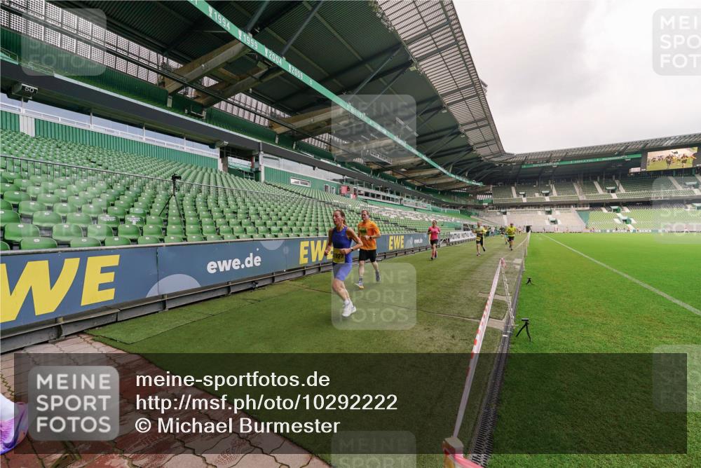 13.09.2026 - 21. swb-Marathon Bremen Michael Burmester http://msf.ph/oto/10292222 13.09.2026 10:27:51 Laufen im Stadion 10096, 10142, 10172, 10189, 10214, 10223, 10231, 10269, 10270, 10289, 10293, 10294, 10310, 10316, 10318, 10319, 10329, 10352, 10393, 10436, 10445, 10464, 10489, 10504, 10508, 10514, 10536, 10538, 10541, 10544, 10566, 10583, 10594, 10628, 10638, 10655, 10709, 10744, 10770, 10807, 10814, 10835, 10846, 10860, 10873, 10897, 10898, 10917, 10956, 10992, 10993, 11058, 11060, 11063, 11076, 11087, 11092, 11110, 11111, 11130, 11135, 11148, 11170, 11193, 11279 meine-sportfotos.de