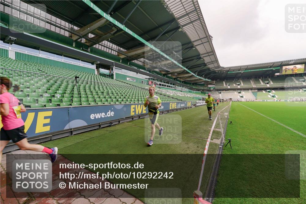 13.09.2026 - 21. swb-Marathon Bremen Michael Burmester http://msf.ph/oto/10292242 13.09.2026 10:27:55 Laufen im Stadion 10096, 10142, 10172, 10189, 10223, 10231, 10269, 10270, 10289, 10293, 10294, 10310, 10316, 10318, 10319, 10329, 10393, 10436, 10464, 10489, 10504, 10508, 10514, 10538, 10541, 10544, 10566, 10583, 10594, 10628, 10638, 10655, 10709, 10744, 10770, 10807, 10814, 10835, 10846, 10860, 10873, 10897, 10898, 10917, 10956, 10992, 10993, 11005, 11035, 11058, 11060, 11063, 11076, 11087, 11092, 11110, 11111, 11130, 11135, 11148, 11170, 11193, 11279 meine-sportfotos.de