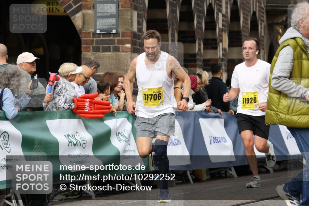13.09.2026 - 21. swb-Marathon Bremen Strokosch-Dieckow http://msf.ph/oto/10292252 13.09.2026 10:46:25 Ziel 10436, 10447, 10992, 11925, 11956, 12556, 12557, 13529, 13609, 13612, 13640, 10590, 10897, 11110, 11155, 11356, 12035, 13511 meine-sportfotos.de