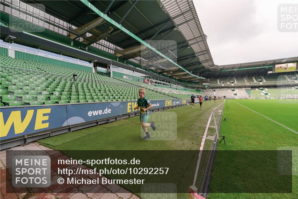 13.09.2026 - 21. swb-Marathon Bremen Michael Burmester http://msf.ph/oto/10292257 13.09.2026 10:28:00 Laufen im Stadion 10096, 10142, 10172, 10189, 10223, 10231, 10267, 10269, 10270, 10289, 10293, 10294, 10310, 10316, 10318, 10319, 10329, 10393, 10421, 10464, 10489, 10504, 10508, 10514, 10538, 10541, 10544, 10566, 10583, 10594, 10628, 10638, 10655, 10709, 10739, 10744, 10770, 10807, 10814, 10835, 10846, 10860, 10873, 10897, 10898, 10910, 10917, 10923, 10956, 10992, 10993, 11005, 11035, 11058, 11060, 11063, 11076, 11087, 11092, 11110, 11111, 11130, 11135, 11148, 11170, 11193 meine-sportfotos.de