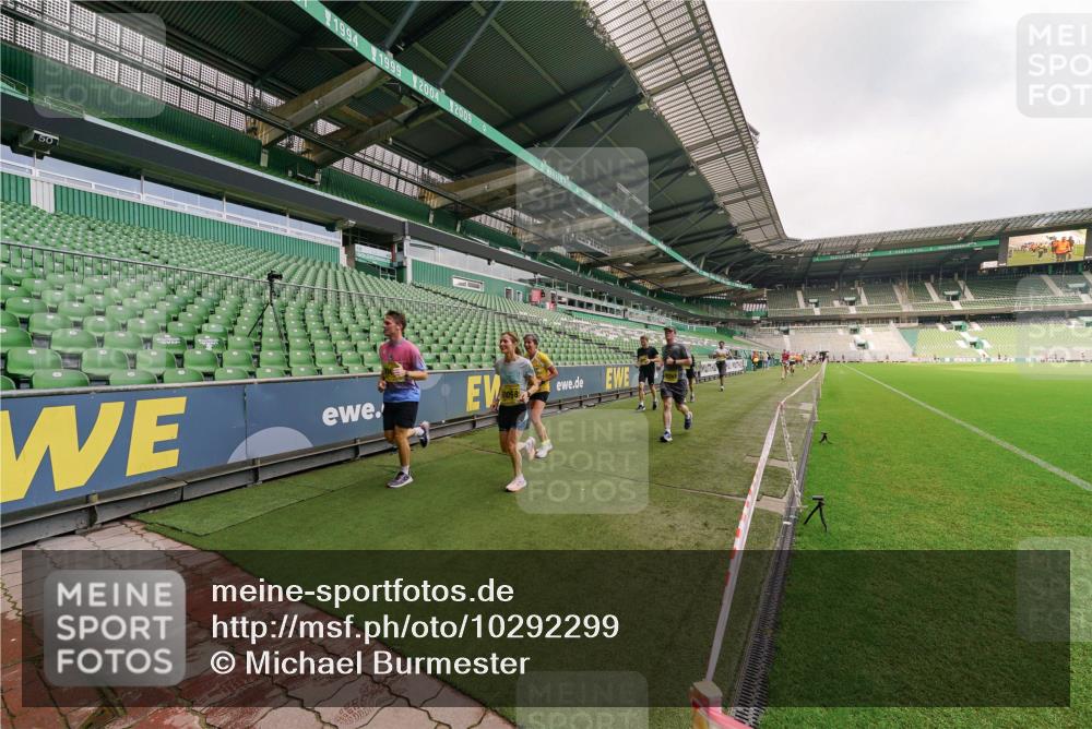 13.09.2026 - 21. swb-Marathon Bremen Michael Burmester http://msf.ph/oto/10292299 13.09.2026 10:28:13 Laufen im Stadion 10096, 10142, 10170, 10172, 10189, 10223, 10231, 10267, 10269, 10270, 10289, 10293, 10294, 10310, 10316, 10319, 10329, 10348, 10393, 10421, 10489, 10504, 10508, 10514, 10525, 10538, 10544, 10566, 10594, 10628, 10638, 10655, 10709, 10739, 10744, 10770, 10814, 10835, 10846, 10860, 10873, 10876, 10897, 10898, 10910, 10917, 10923, 10956, 10992, 10993, 11005, 11007, 11018, 11035, 11058, 11060, 11063, 11076, 11087, 11092, 11110, 11111, 11148, 11170, 11193 meine-sportfotos.de