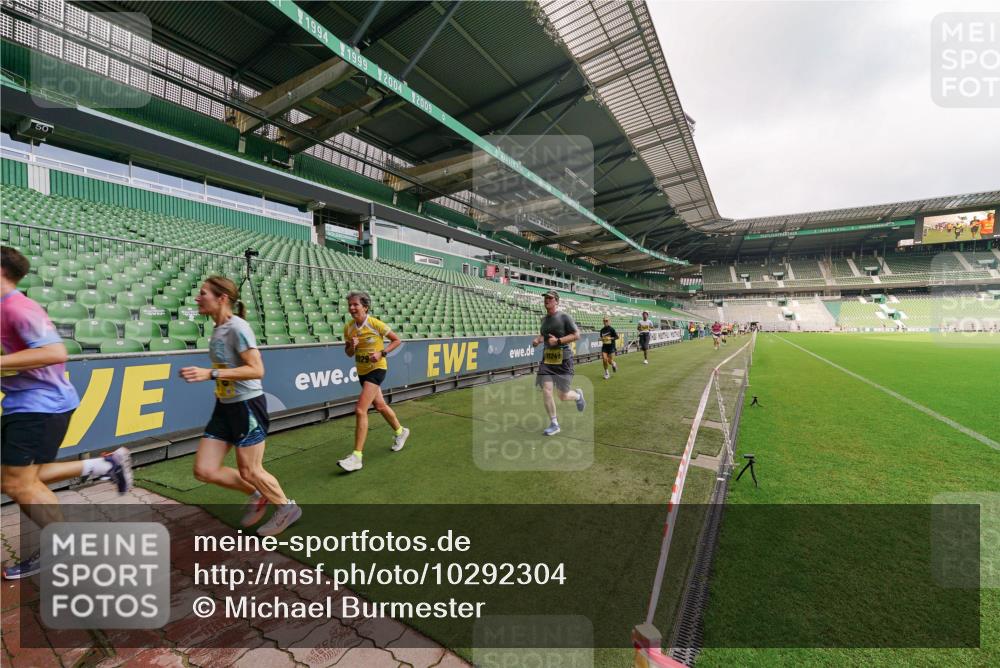 13.09.2026 - 21. swb-Marathon Bremen Michael Burmester http://msf.ph/oto/10292304 13.09.2026 10:28:14 Laufen im Stadion 10096, 10142, 10170, 10172, 10189, 10200, 10223, 10231, 10267, 10269, 10270, 10289, 10293, 10294, 10310, 10316, 10319, 10329, 10348, 10393, 10421, 10489, 10504, 10508, 10514, 10525, 10538, 10544, 10566, 10594, 10628, 10638, 10655, 10709, 10739, 10744, 10770, 10814, 10835, 10846, 10860, 10873, 10876, 10897, 10898, 10910, 10917, 10923, 10956, 10992, 10993, 11005, 11007, 11018, 11035, 11058, 11060, 11063, 11076, 11087, 11092, 11110, 11111, 11148, 11170, 11193 meine-sportfotos.de