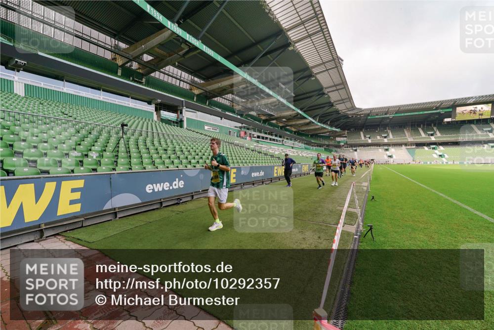 13.09.2026 - 21. swb-Marathon Bremen Michael Burmester http://msf.ph/oto/10292357 13.09.2026 10:28:27 Laufen im Stadion 10142, 10170, 10172, 10189, 10200, 10223, 10231, 10267, 10269, 10270, 10293, 10294, 10310, 10316, 10329, 10348, 10393, 10421, 10489, 10508, 10514, 10525, 10538, 10544, 10566, 10594, 10638, 10655, 10709, 10739, 10763, 10770, 10814, 10835, 10840, 10846, 10860, 10876, 10897, 10898, 10910, 10917, 10923, 10956, 10993, 11005, 11007, 11018, 11035, 11058, 11060, 11076, 11087, 11092, 11110, 11111, 11148, 11170 meine-sportfotos.de