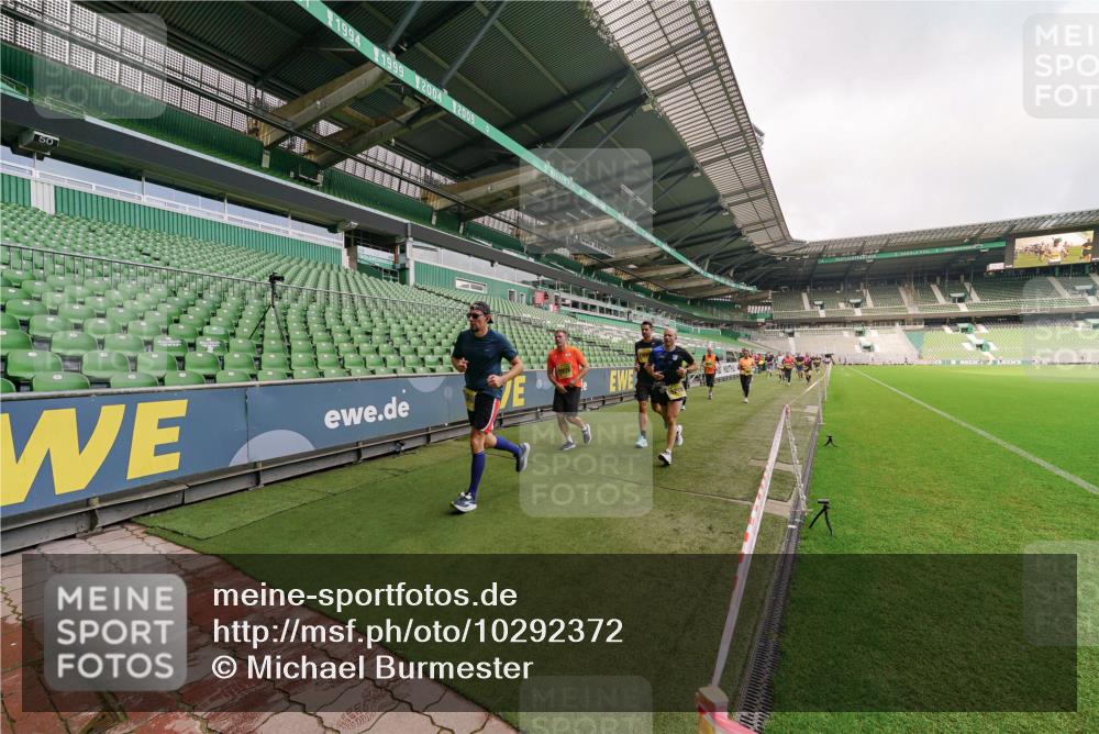 13.09.2026 - 21. swb-Marathon Bremen Michael Burmester http://msf.ph/oto/10292372 13.09.2026 10:28:32 Laufen im Stadion 10142, 10170, 10183, 10189, 10200, 10223, 10267, 10269, 10270, 10293, 10294, 10310, 10316, 10329, 10348, 10381, 10393, 10421, 10426, 10489, 10508, 10525, 10538, 10544, 10566, 10594, 10655, 10709, 10739, 10763, 10770, 10814, 10835, 10840, 10846, 10860, 10876, 10897, 10898, 10910, 10917, 10923, 10993, 11005, 11007, 11018, 11035, 11058, 11060, 11076, 11087, 11092, 11110, 11111, 11148, 11170 meine-sportfotos.de