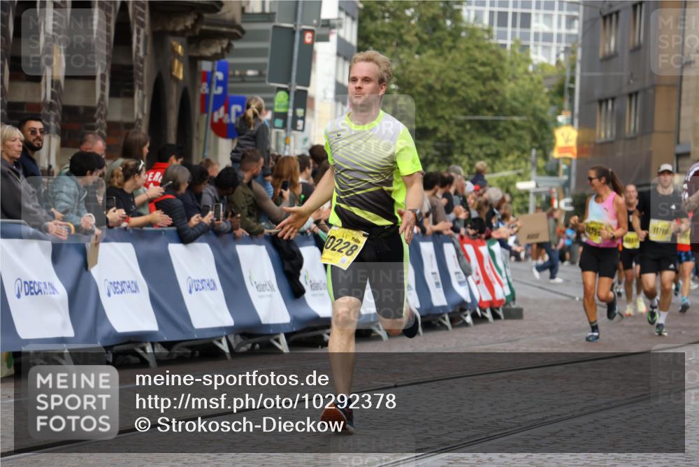 13.09.2026 - 21. swb-Marathon Bremen Strokosch-Dieckow http://msf.ph/oto/10292378 13.09.2026 10:46:31 Ziel 10447, 10992, 11706, 11925, 11926, 11956, 13529, 13609, 13612, 13640, 10590, 11155, 12035, 13511 meine-sportfotos.de
