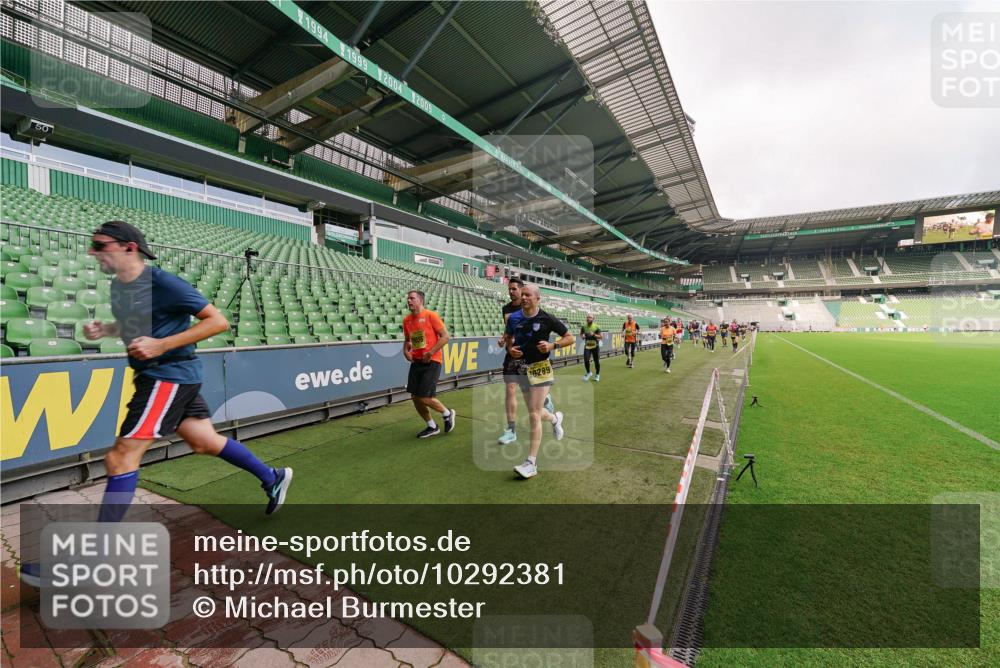 13.09.2026 - 21. swb-Marathon Bremen Michael Burmester http://msf.ph/oto/10292381 13.09.2026 10:28:33 Laufen im Stadion 10142, 10170, 10183, 10189, 10200, 10223, 10267, 10269, 10270, 10293, 10294, 10310, 10316, 10329, 10348, 10381, 10393, 10421, 10426, 10489, 10508, 10525, 10538, 10544, 10566, 10594, 10655, 10709, 10739, 10763, 10770, 10814, 10835, 10840, 10846, 10860, 10876, 10897, 10898, 10910, 10917, 10923, 10993, 11005, 11007, 11018, 11035, 11058, 11060, 11076, 11087, 11092, 11110, 11111, 11148, 11170 meine-sportfotos.de