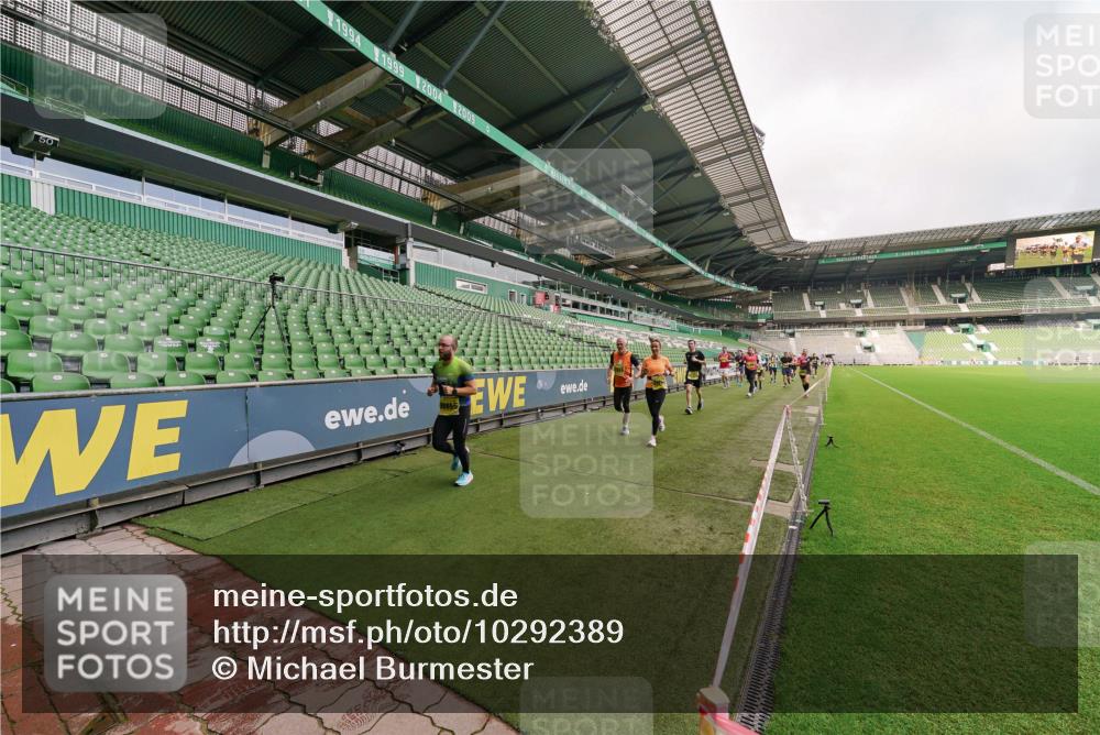13.09.2026 - 21. swb-Marathon Bremen Michael Burmester http://msf.ph/oto/10292389 13.09.2026 10:28:35 Laufen im Stadion 10142, 10170, 10183, 10189, 10200, 10223, 10267, 10269, 10270, 10293, 10294, 10310, 10316, 10329, 10348, 10381, 10393, 10421, 10426, 10489, 10508, 10525, 10537, 10538, 10544, 10566, 10594, 10655, 10709, 10739, 10763, 10770, 10814, 10835, 10840, 10846, 10860, 10876, 10897, 10898, 10910, 10917, 10923, 10966, 10993, 11005, 11007, 11018, 11035, 11058, 11060, 11076, 11087, 11092, 11110, 11111, 11148, 11170 meine-sportfotos.de