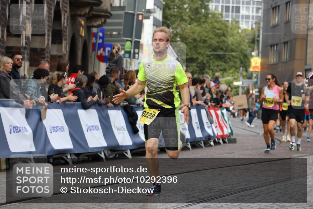 13.09.2026 - 21. swb-Marathon Bremen Strokosch-Dieckow http://msf.ph/oto/10292396 13.09.2026 10:46:31 Ziel 10447, 10992, 11706, 11925, 11926, 11956, 13529, 13609, 13612, 13640, 10590, 11155, 12035, 13511 meine-sportfotos.de