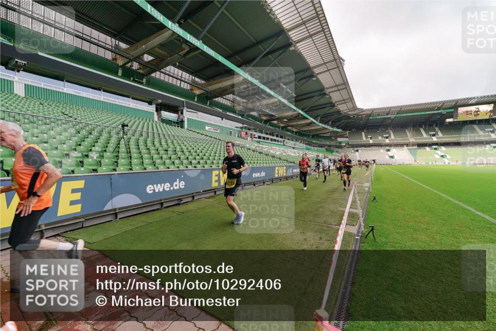 13.09.2026 - 21. swb-Marathon Bremen Michael Burmester http://msf.ph/oto/10292406 13.09.2026 10:28:37 Laufen im Stadion 10142, 10170, 10183, 10189, 10200, 10223, 10267, 10269, 10270, 10293, 10294, 10310, 10316, 10329, 10348, 10381, 10393, 10421, 10426, 10508, 10525, 10537, 10538, 10544, 10566, 10594, 10655, 10709, 10739, 10763, 10770, 10814, 10835, 10840, 10846, 10860, 10876, 10897, 10898, 10910, 10917, 10923, 10966, 10993, 11005, 11007, 11018, 11035, 11058, 11060, 11076, 11087, 11092, 11110, 11111, 11148, 11170 meine-sportfotos.de