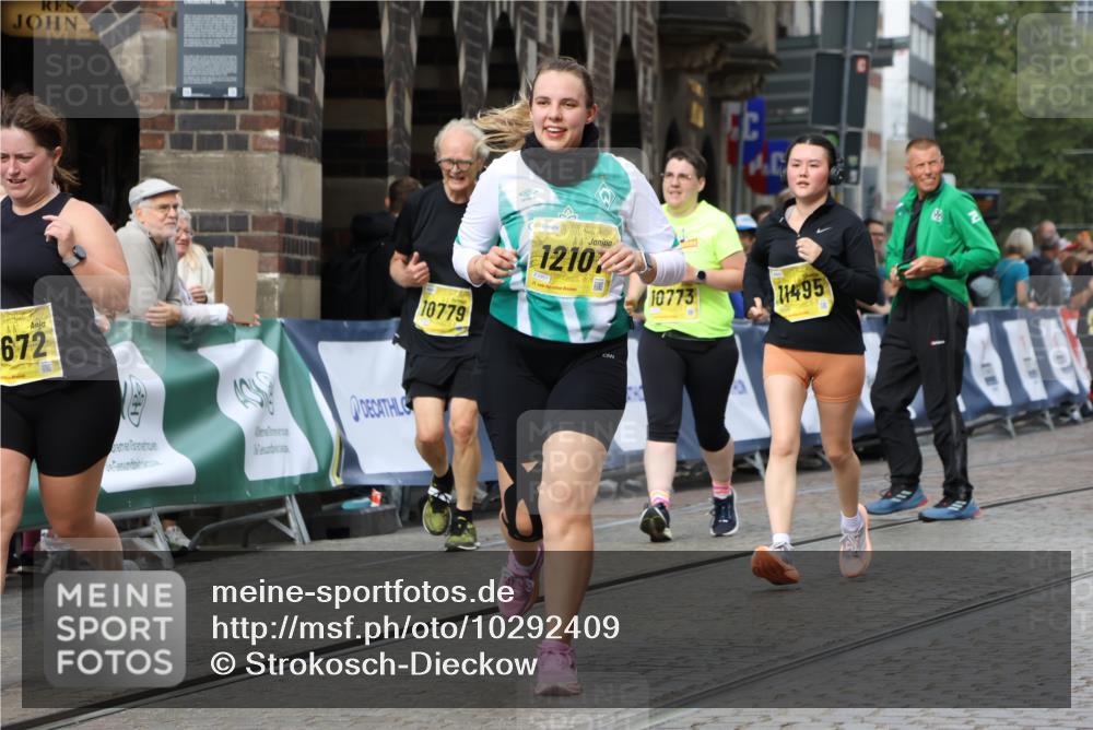 13.09.2026 - 21. swb-Marathon Bremen Strokosch-Dieckow http://msf.ph/oto/10292409 13.09.2026 11:17:22 Ziel 10295, 10335, 10999, 11355, 11461, 11653, 11867, 12089, 12287, 10472, 10979, 11709, 12334 meine-sportfotos.de