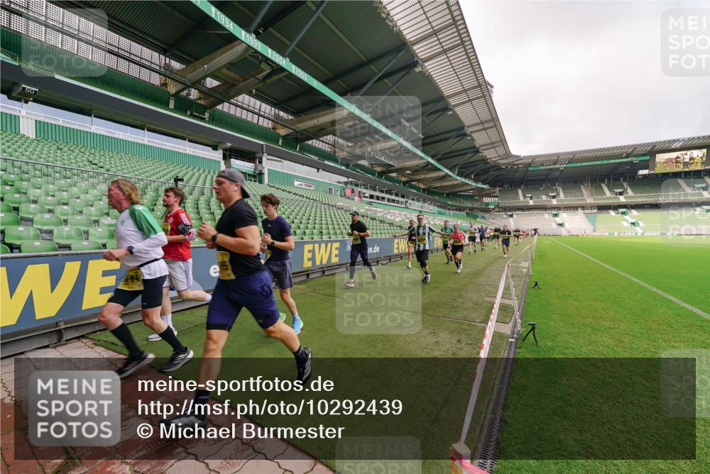 13.09.2026 - 21. swb-Marathon Bremen Michael Burmester http://msf.ph/oto/10292439 13.09.2026 10:28:42 Laufen im Stadion 10142, 10170, 10183, 10189, 10200, 10223, 10267, 10269, 10270, 10293, 10294, 10310, 10316, 10329, 10348, 10381, 10393, 10421, 10426, 10508, 10525, 10537, 10538, 10544, 10566, 10594, 10655, 10709, 10739, 10763, 10770, 10814, 10835, 10840, 10846, 10860, 10876, 10897, 10898, 10910, 10917, 10923, 10966, 10993, 11005, 11007, 11018, 11035, 11058, 11076, 11087, 11092, 11109, 11111, 11148, 11170 meine-sportfotos.de