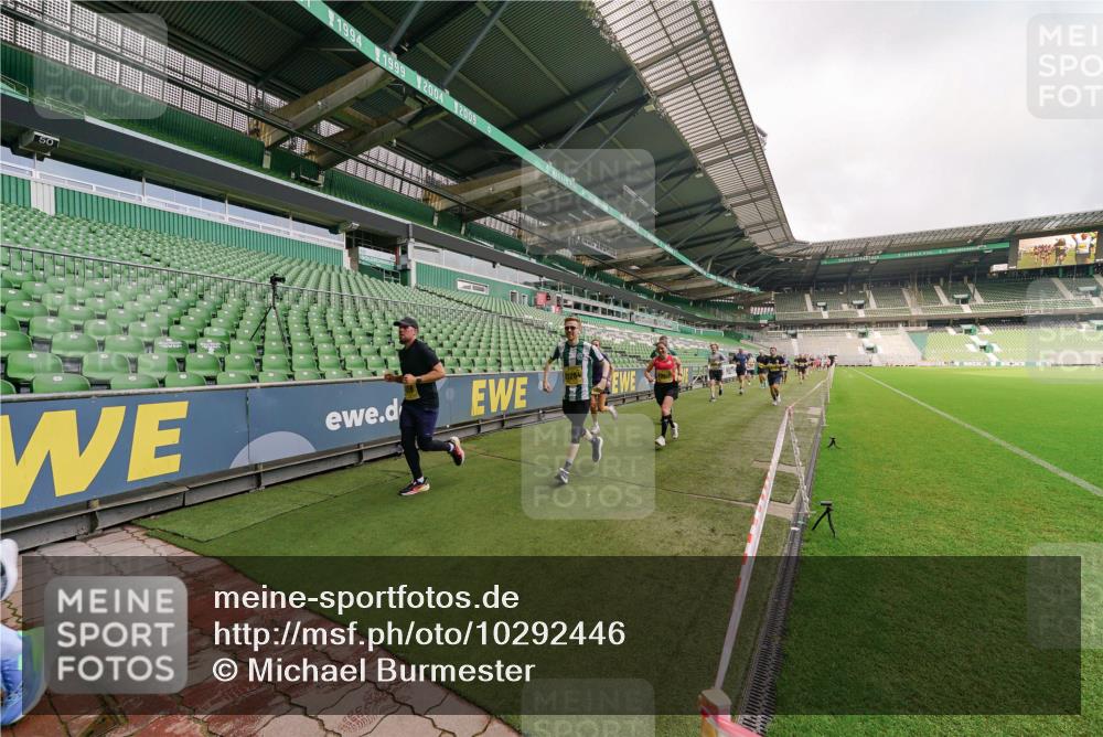 13.09.2026 - 21. swb-Marathon Bremen Michael Burmester http://msf.ph/oto/10292446 13.09.2026 10:28:42 Laufen im Stadion 10142, 10170, 10183, 10189, 10200, 10223, 10267, 10269, 10270, 10293, 10294, 10310, 10316, 10329, 10348, 10381, 10393, 10421, 10426, 10508, 10525, 10537, 10538, 10544, 10566, 10594, 10655, 10709, 10739, 10763, 10770, 10814, 10835, 10840, 10846, 10860, 10876, 10897, 10898, 10910, 10917, 10923, 10966, 10993, 11005, 11007, 11018, 11035, 11058, 11076, 11087, 11092, 11109, 11111, 11148, 11170 meine-sportfotos.de