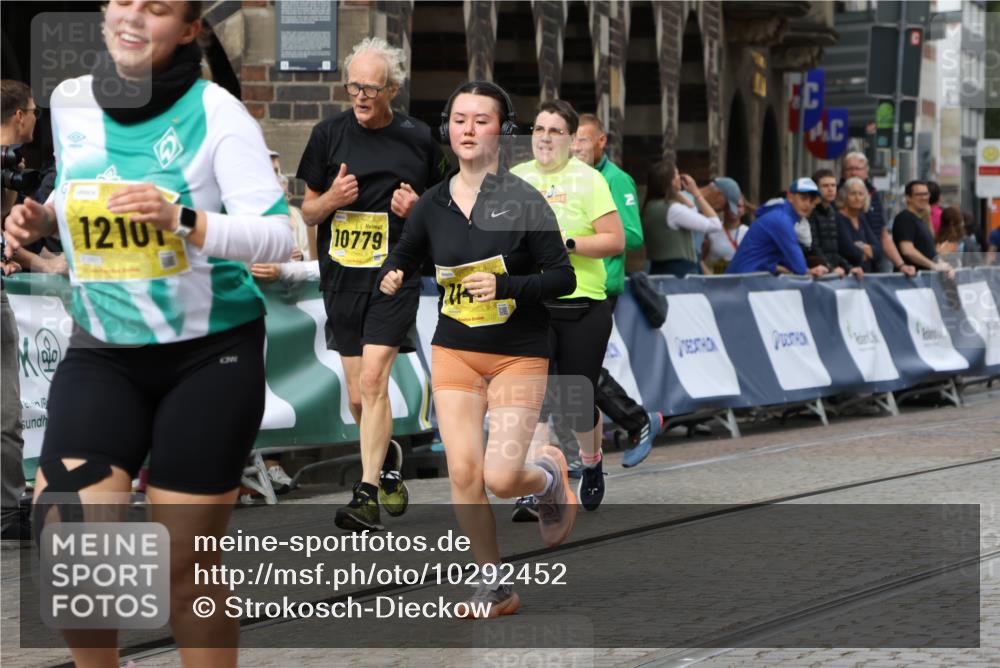 13.09.2026 - 21. swb-Marathon Bremen Strokosch-Dieckow http://msf.ph/oto/10292452 13.09.2026 11:17:23 Ziel 10295, 10335, 10999, 11355, 11461, 11653, 11672, 11867, 12287, 10472, 10756, 10979, 11709, 12334 meine-sportfotos.de